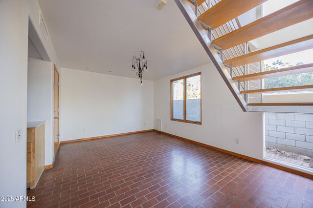 7110 N 7TH Avenue, Phoenix, AZ 85021