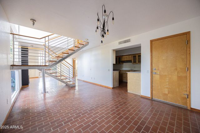 7110 N 7TH Avenue, Phoenix, AZ 85021