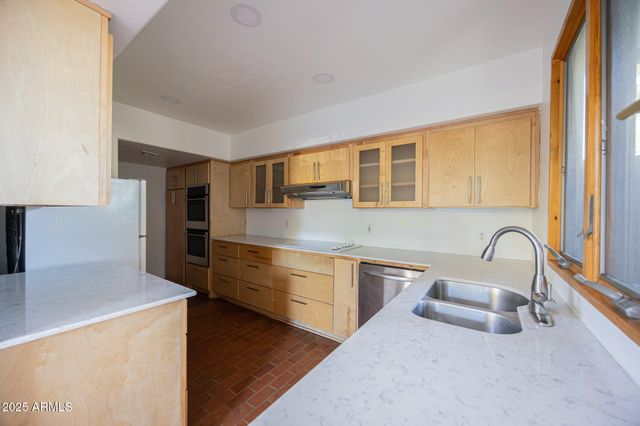 7110 N 7TH Avenue, Phoenix, AZ 85021