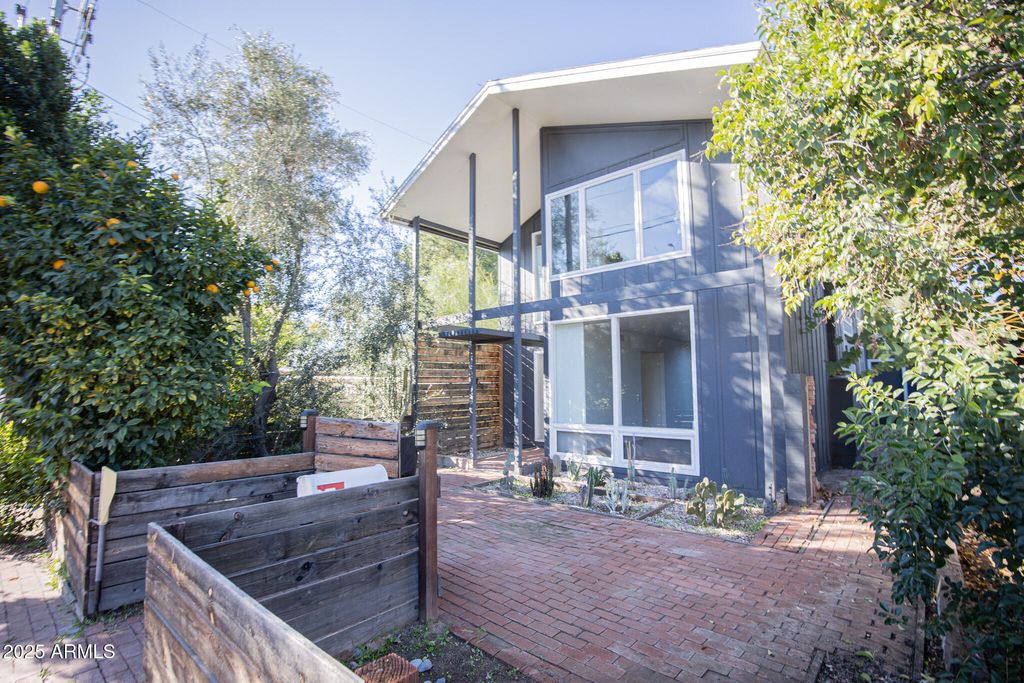 7110 N 7TH Avenue, Phoenix, AZ 85021