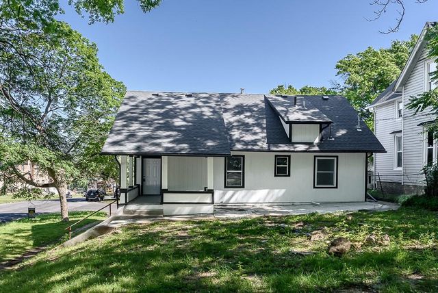 601 S 7th Street, Leavenworth, KS 66048