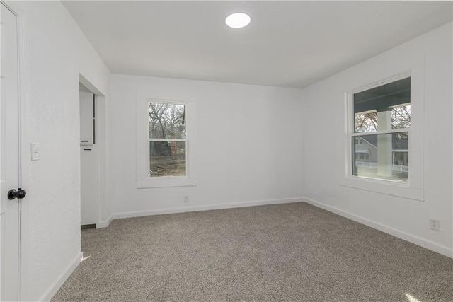 601 S 7th Street, Leavenworth, KS 66048