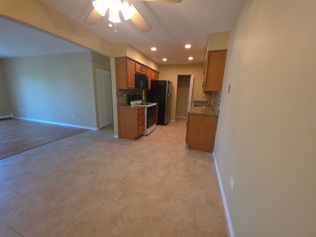 1665 Coach Drive 201, Naperville, IL 60565