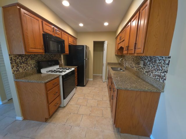 1665 Coach Drive 201, Naperville, IL 60565