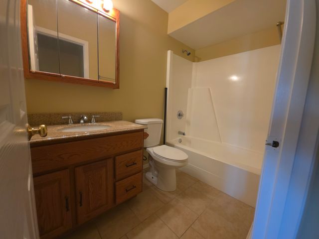 1665 Coach Drive 201, Naperville, IL 60565