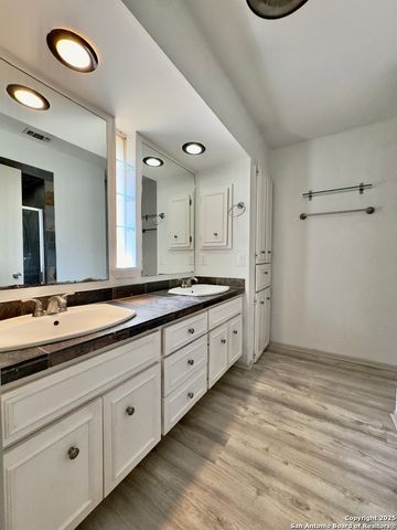 2806 BURNING TRAIL ST, San Antonio, TX 78247