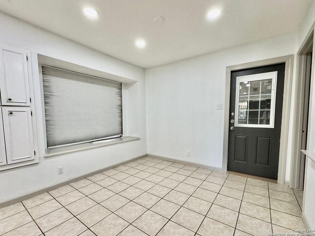 2806 BURNING TRAIL ST, San Antonio, TX 78247