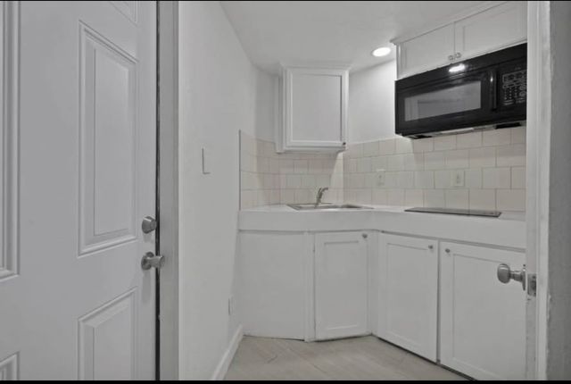 928 S Windomere Avenue B, Dallas, TX 75208