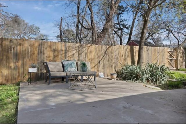 928 S Windomere Avenue B, Dallas, TX 75208