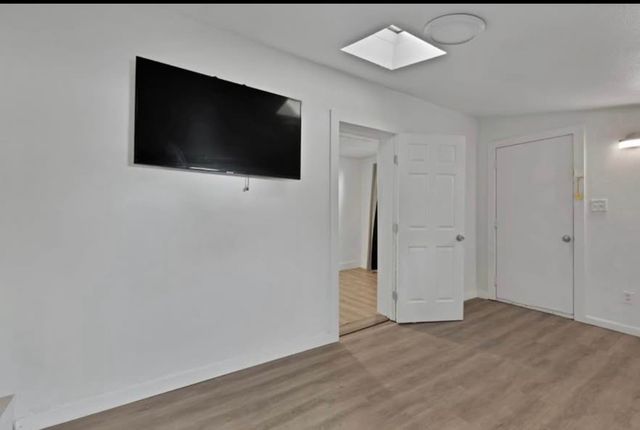 928 S Windomere Avenue B, Dallas, TX 75208