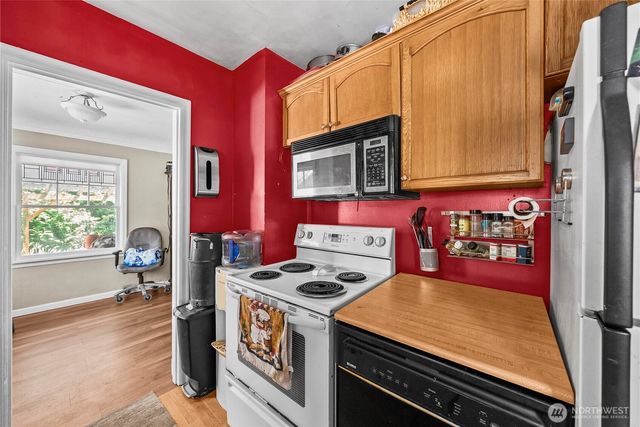 6823 60th Street E, Puyallup, WA 98371