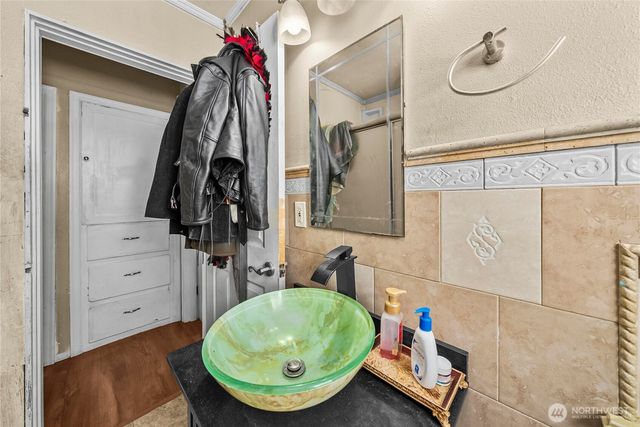 6823 60th Street E, Puyallup, WA 98371