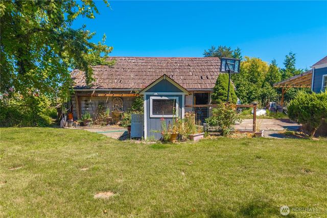 6823 60th Street E, Puyallup, WA 98371
