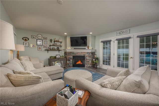 685 Willow Dale Street NW, Bolivar, OH 44612