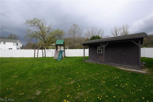 685 Willow Dale Street NW, Bolivar, OH 44612