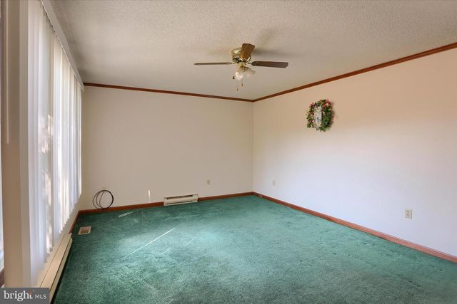 29 HUGHES DR, Abbottstown, PA 17301