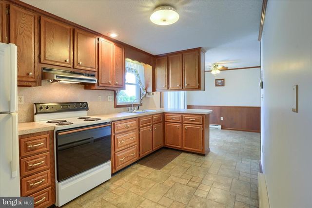 29 HUGHES DR, Abbottstown, PA 17301