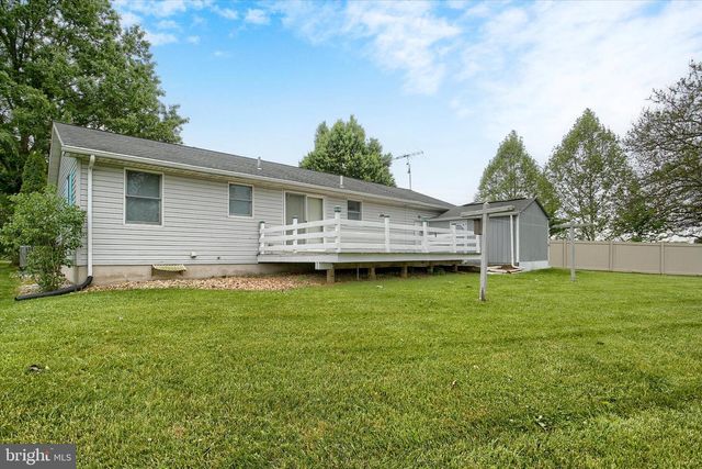 29 HUGHES DR, Abbottstown, PA 17301