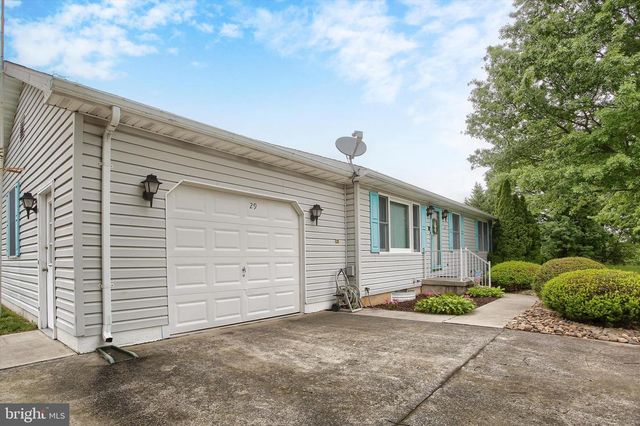 29 HUGHES DR, Abbottstown, PA 17301