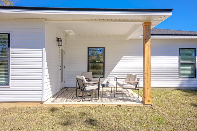 2013 Baldwin Street, Chipley, FL 32428