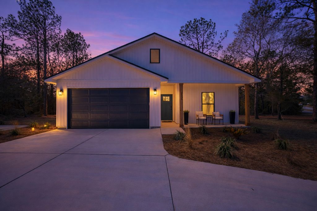 2013 Baldwin Street, Chipley, FL 32428