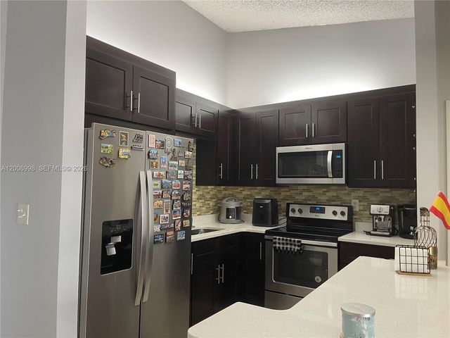 19055 NW 62nd Ave 205, Hialeah, FL 33015