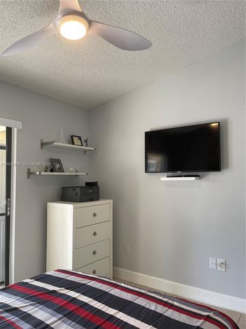 19055 NW 62nd Ave 205, Hialeah, FL 33015