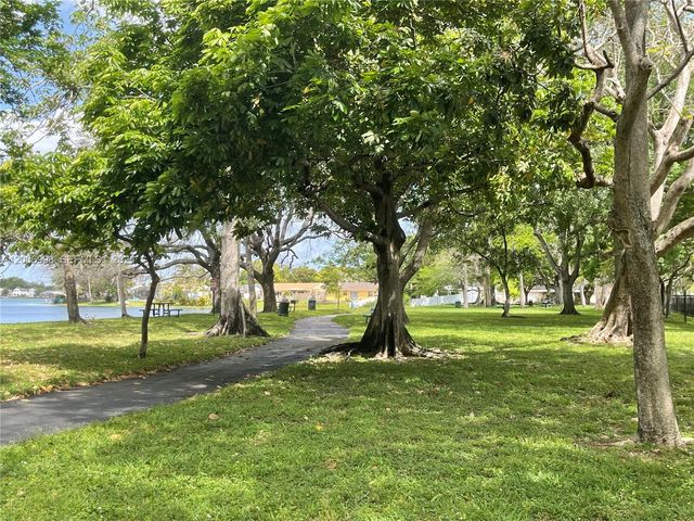 19055 NW 62nd Ave 205, Hialeah, FL 33015