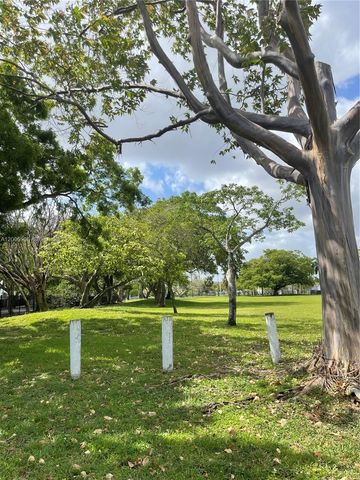 19055 NW 62nd Ave 205, Hialeah, FL 33015