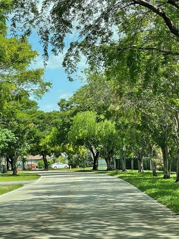 19055 NW 62nd Ave 205, Hialeah, FL 33015