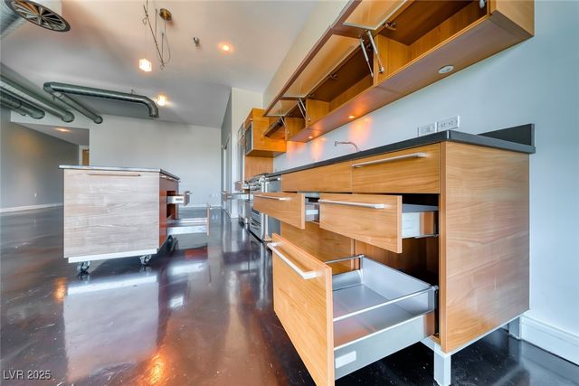 200 Hoover Avenue 1712, Las Vegas, NV 89101