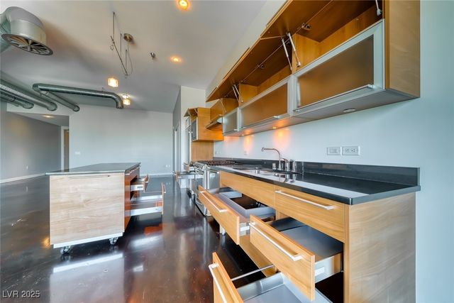 200 Hoover Avenue 1712, Las Vegas, NV 89101