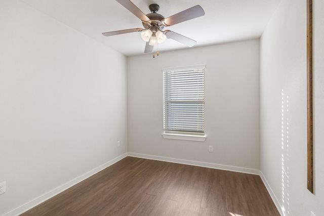 1986 N Bourbon Drive, Fayetteville, AR 72703