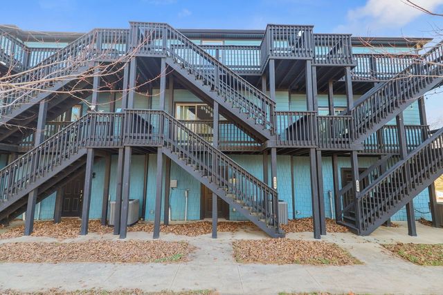 1986 N Bourbon Drive, Fayetteville, AR 72703