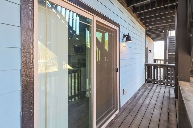 1986 N Bourbon Drive, Fayetteville, AR 72703