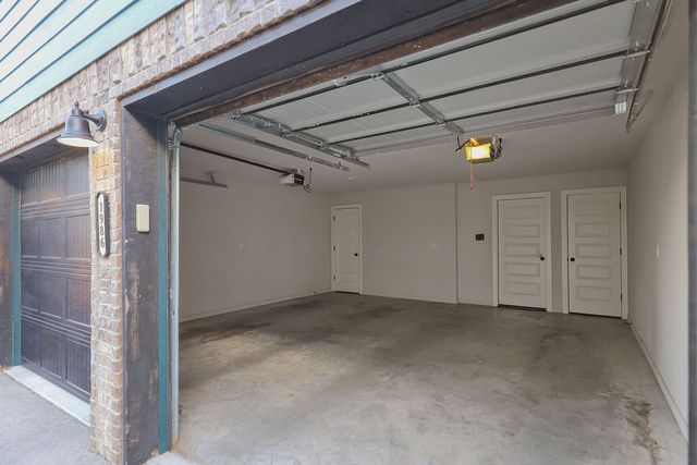 1986 N Bourbon Drive, Fayetteville, AR 72703