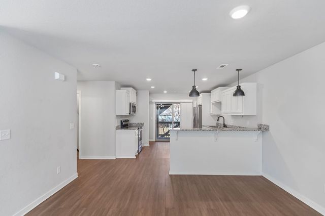 1986 N Bourbon Drive, Fayetteville, AR 72703