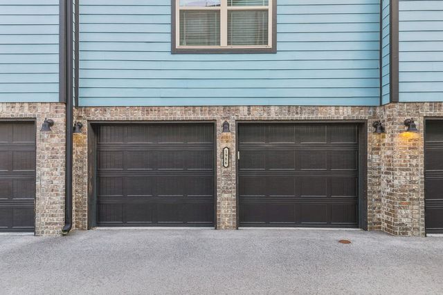 1986 N Bourbon Drive, Fayetteville, AR 72703