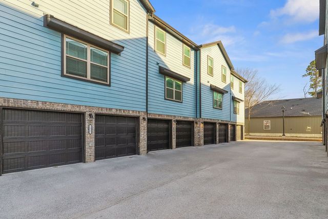 1986 N Bourbon Drive, Fayetteville, AR 72703