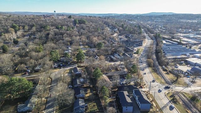 1986 N Bourbon Drive, Fayetteville, AR 72703