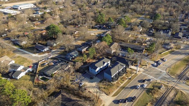 1986 N Bourbon Drive, Fayetteville, AR 72703