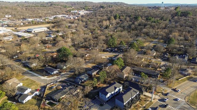 1986 N Bourbon Drive, Fayetteville, AR 72703