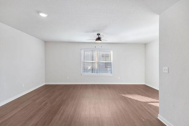 1986 N Bourbon Drive, Fayetteville, AR 72703