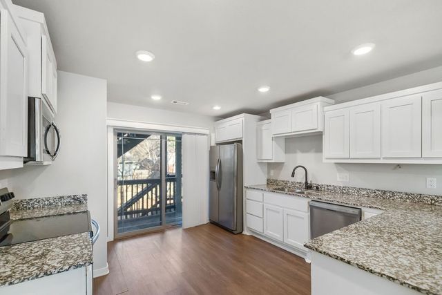 1986 N Bourbon Drive, Fayetteville, AR 72703