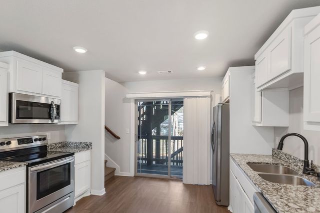 1986 N Bourbon Drive, Fayetteville, AR 72703