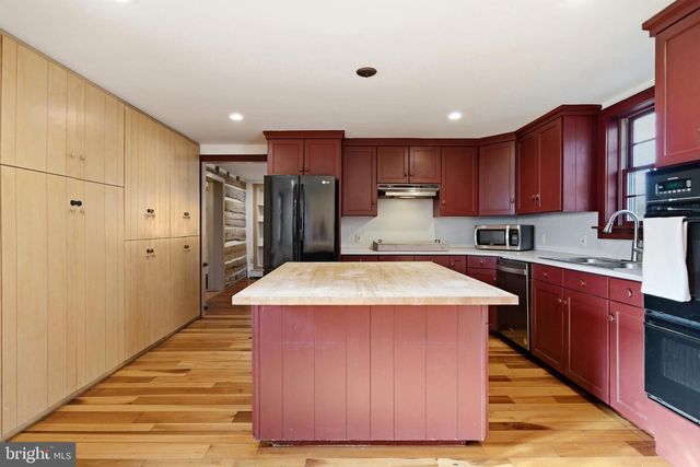 55 STONE JUG RD, Gettysburg, PA 17325