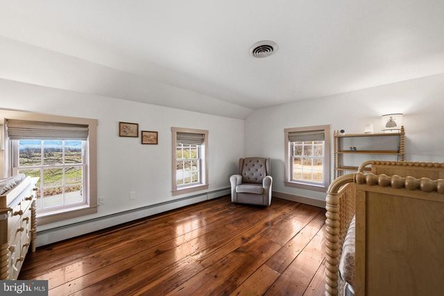 55 STONE JUG RD, Gettysburg, PA 17325