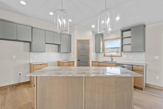 1400 DIVINITY DRIVE, De Pere, WI 54115