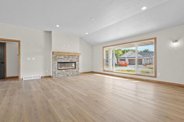 1400 DIVINITY DRIVE, De Pere, WI 54115