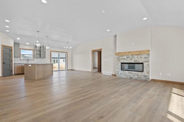 1400 DIVINITY DRIVE, De Pere, WI 54115